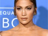 Jennifer Lopez Medium Hairstyles How Old is Jennifer Lopez 13 Ways Jennifer Lopez Makes 49 Look 29