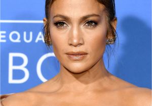 Jennifer Lopez Medium Hairstyles How Old is Jennifer Lopez 13 Ways Jennifer Lopez Makes 49 Look 29
