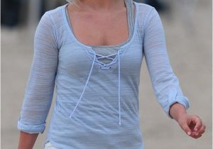 Julianne Hough Bob Haircut In Safe Haven Julianne Hough is Unrecognisable as She is Seen On Beach