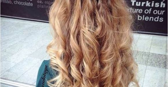 Long Hairstyles Half Updos Easy 31 Gorgeous Half Up Half Down Hairstyles Hair Pinterest