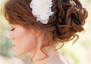 Loose Curly Bun Hairstyles Bride S Loose Curly Chignon Bun Bridal Bridal Hair toni