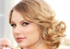 Loose Curly Bun Hairstyles Celebrity Hairstyles Taylor Swift’s Curly Loose Bun She