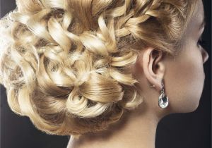 Loose Curly Updo Wedding Hairstyles Wedding Updos for Curly Hair 9 Gorgeous Looks to Try