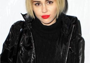 Miley Cyrus Haircut Bob Bknme Miley Cyrus Sports New Short Bob Hairstyle