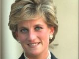 Photos Of Princess Diana S Hairstyles Diana S Pearl Earrings Diana Princess Of Wales In 2018