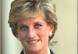 Photos Of Princess Diana S Hairstyles Diana S Pearl Earrings Diana Princess Of Wales In 2018