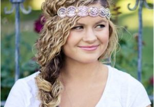 Quick and Easy Hairstyles for Naturally Curly Hair 11 Quick & Easy Headband Hairstyles for Naturally Curly Hair