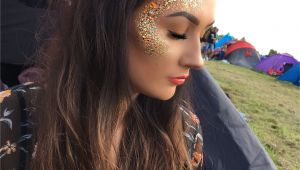 Rave Girl Hairstyles Glitter Festival Creamfields Space Buns Festival Makeup Outfits