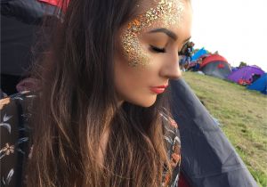 Rave Girl Hairstyles Glitter Festival Creamfields Space Buns Festival Makeup Outfits