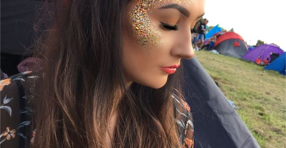 Rave Girl Hairstyles Glitter Festival Creamfields Space Buns Festival Makeup Outfits