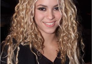 Shakira Curly Hairstyles 10 Celebrities with Naturally Curly Hair