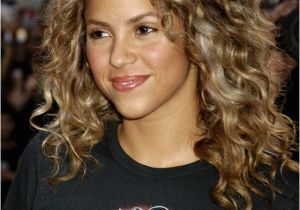 Shakira Curly Hairstyles 10 Celebrities with Naturally Curly Hair