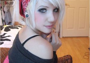 Short Blonde Hairstyles Tumblr Choppy Short Platinum Blonde Bob with Scarf Hair