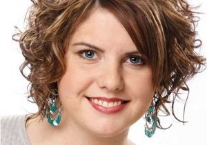 Short Curly Hairstyles for Women with Round Faces 7 Short Curly Haircuts for Round Faces