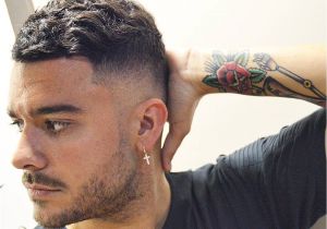 Short Haircuts for Men with Thick Curly Hair 21 Cool Men S Haircuts for Wavy Hair 2018 Update