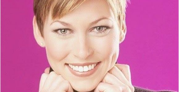 Short Hairstyles Dark Blonde Corto Corto Corto Cortes De Pelo Corto De Buen Gusto Para La Mujer