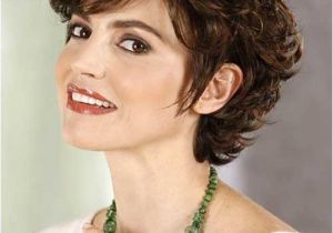 Short Naturally Curly Hairstyles for Round Faces 15 Short Curly Hair for Round Faces