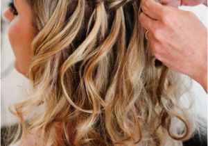 Simple Loose Hairstyles Loose Curls with A Simple but Elegant Braid Detail Makes the Perfect