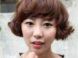 Slight Bob Haircut Angular Bangs Wavy Bob Cut Hair Slight Curly Look Makes