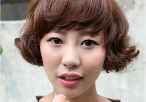 Slight Bob Haircut Angular Bangs Wavy Bob Cut Hair Slight Curly Look Makes