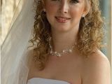 Wedding Hairstyles for Curly Hair with Veil Curly Bridal Hairstyles for Long Hiar with Veil Half Up