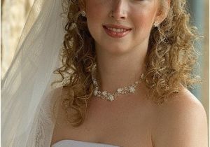 Wedding Hairstyles for Curly Hair with Veil Curly Bridal Hairstyles for Long Hiar with Veil Half Up