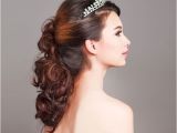 Wedding Hairstyles Half Up with Veil and Tiara Be Inspired by Kate Middleton S Wedding Hairstyle with A Curled