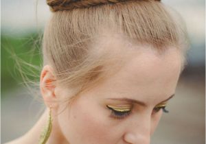 Wedding Hairstyles Knot Inspiration to Pull Off A top Knot Wedding Hairstyle
