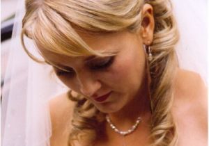 Wedding Hairstyles with A Tiara Short Bridal Hairstyle with Tiara Womenitems